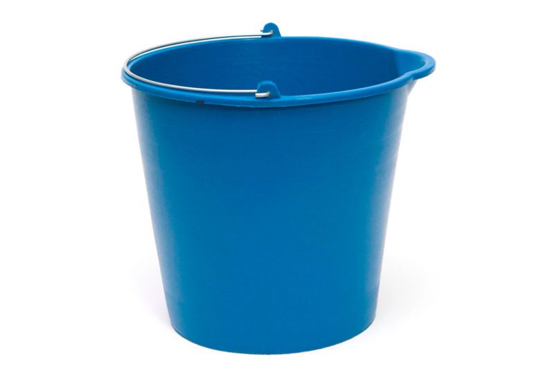 Cubo de plástico reciclado engomado azul 13 litros con pico